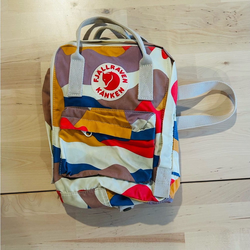 Fjallraven Kånken Colorful Wave Backpack